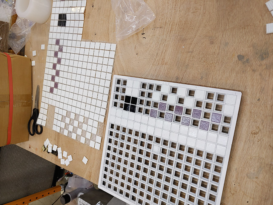 mosaic-tile-mounting-grid-in-use